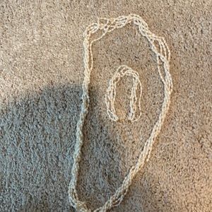 Kendra Scott necklace and bracelet